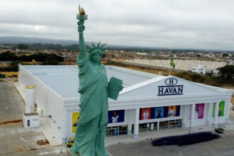 Statue of Liberty toppled by strong winds in Brazil (VIDEO)