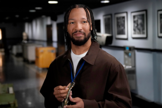 Knicks star Jalen Brunson shows some solid comedy chops in as 'SNL' season opening host