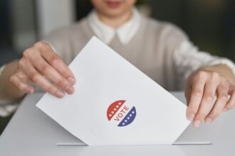Independent voters arent picking a political team, they just feel picked on