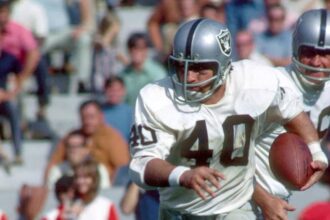 Raiders mourn Super Bowl champion Pete Banaszak, key figure in iconic 'Holy Roller' play